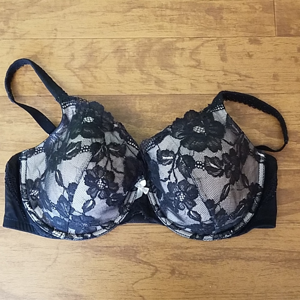 Victoria's Secret 38DD black and lace bra